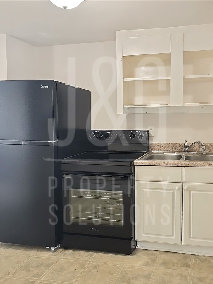 240 S Partridge St - Photo 2 of 8