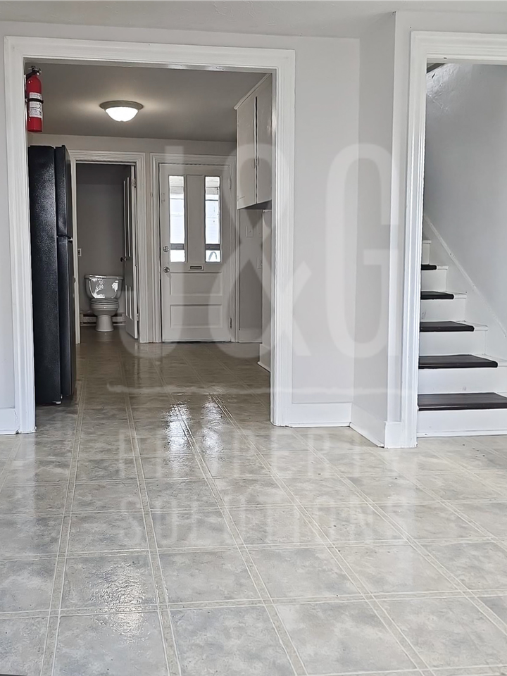 240 S Partridge St - Photo 3 of 8