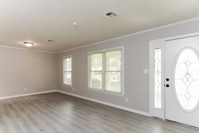 1291 Huie St - Photo 4 of 10