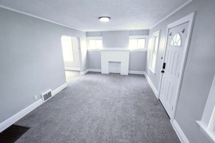 1318 Arnold Ave - Photo 3 of 15
