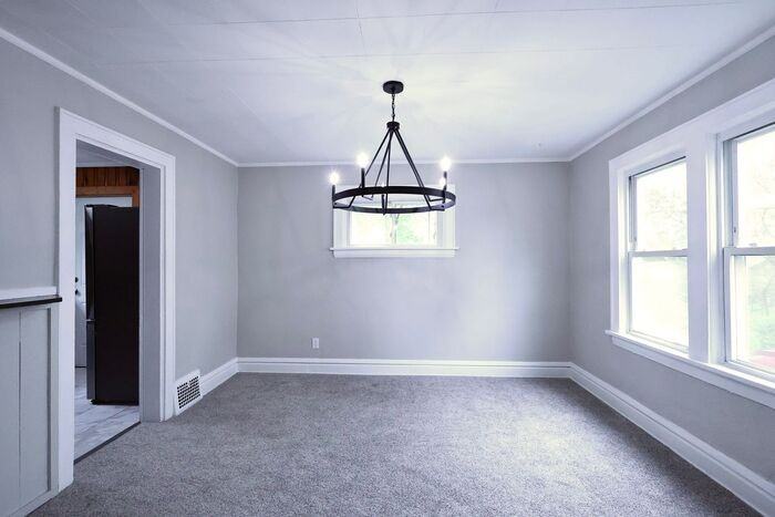 1318 Arnold Ave - Photo 5 of 15