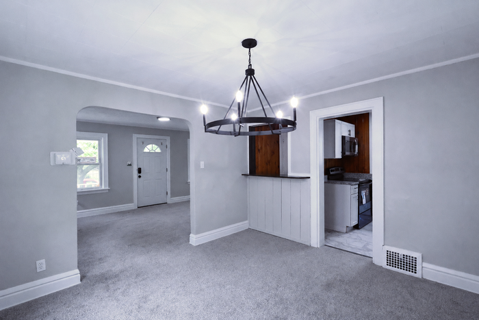 1318 Arnold Ave - Photo 6 of 15