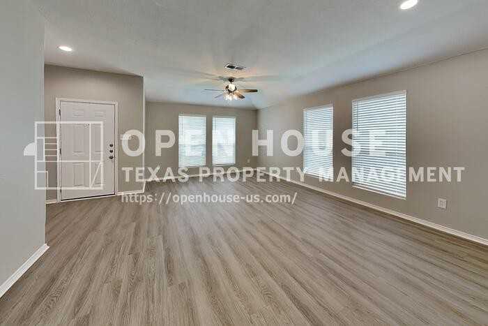 3404 Muleshoe Ln - Photo 4 of 22