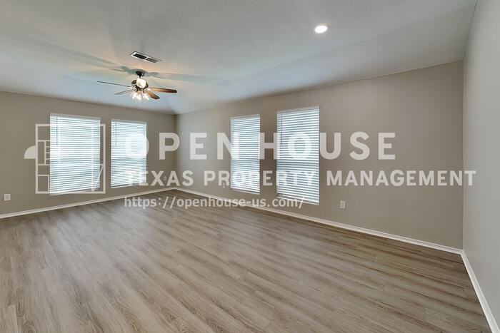 3404 Muleshoe Ln - Photo 5 of 22