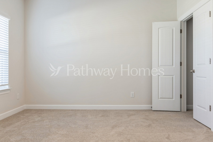 2327 Alberto Dr - Photo 4 of 20