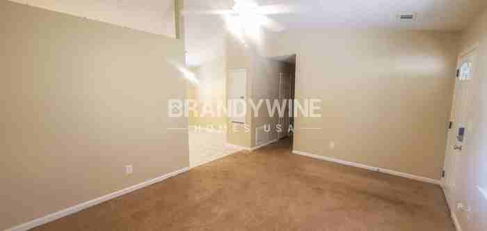 190 Rosewood Dr - Photo 5 of 18