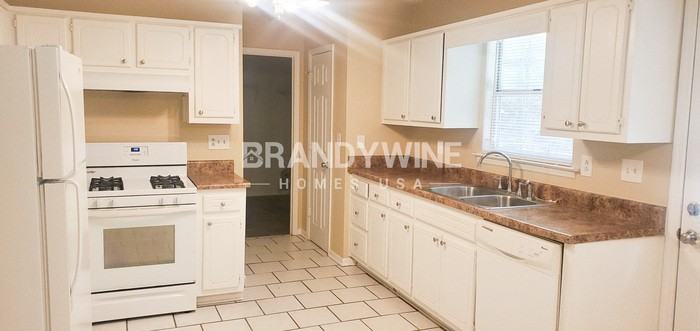 190 Rosewood Dr - Photo 6 of 18