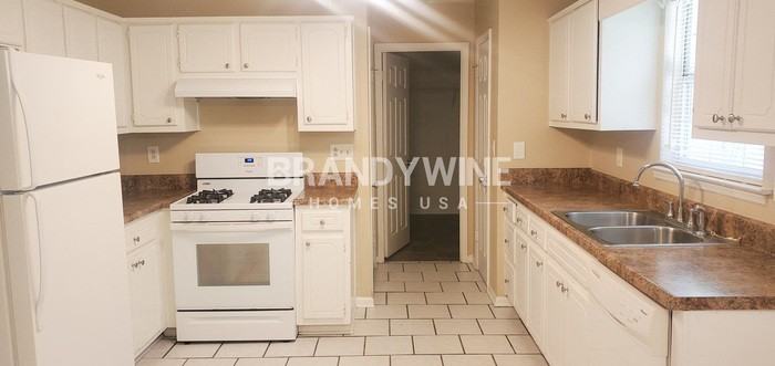 190 Rosewood Dr - Photo 7 of 18