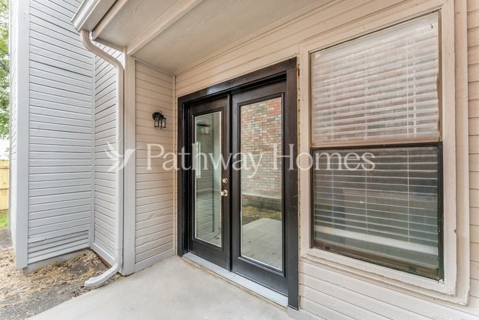 920 Fairbanks Cir - Photo 2 of 24