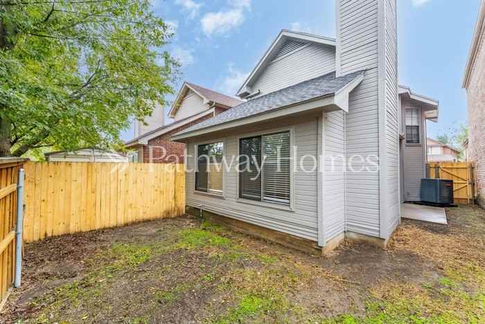 920 Fairbanks Cir - Photo 3 of 24