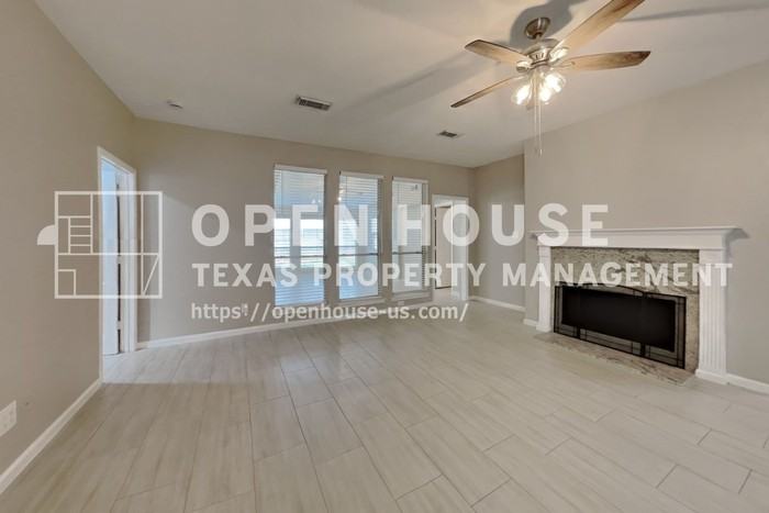 16830 Needle Ridge Ct - Photo 4 of 20