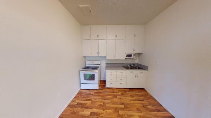 303 1st Ave Ne - Photo 2 of 18