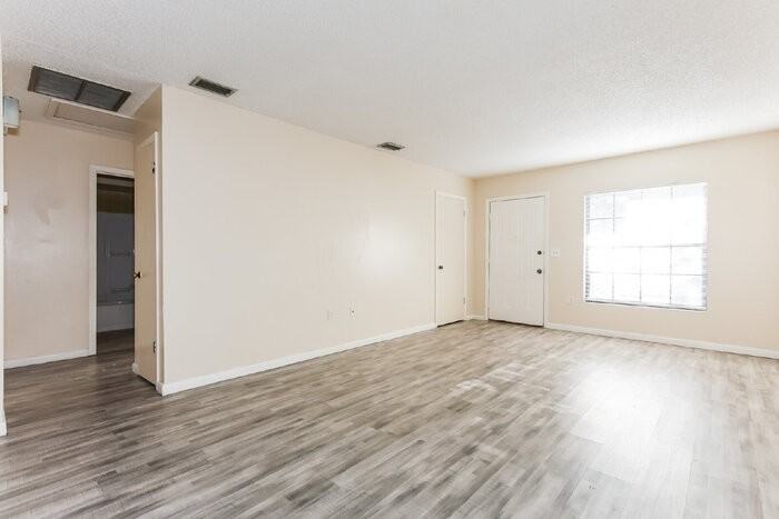 620 Emerald Ave #1 - Photo 6 of 17