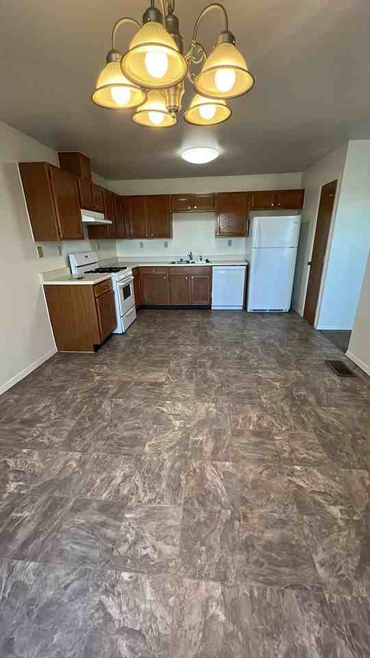 1115 Dakota Dr - Photo 4 of 8