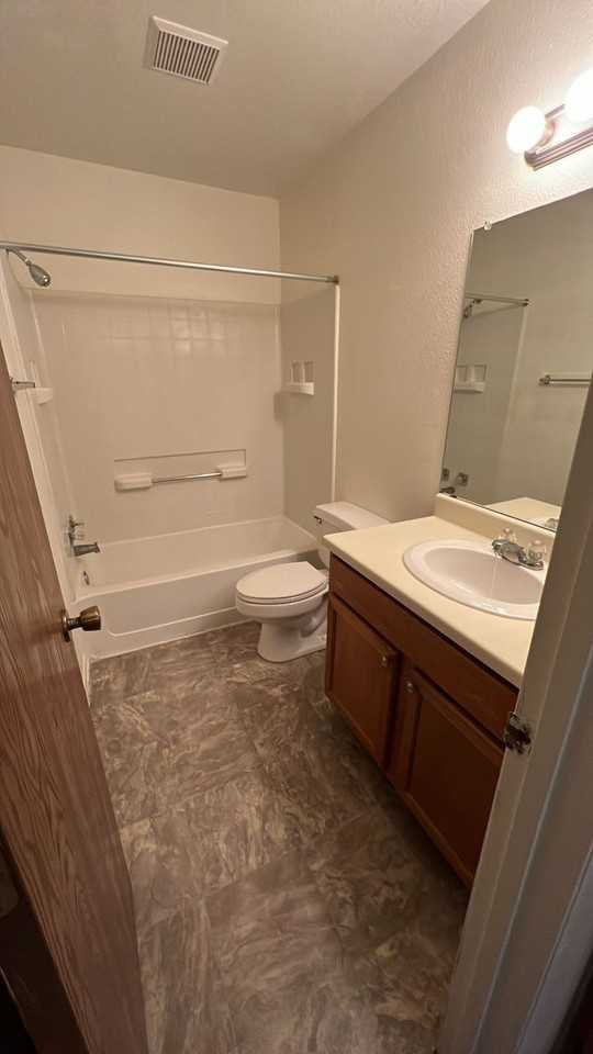1115 Dakota Dr - Photo 6 of 8