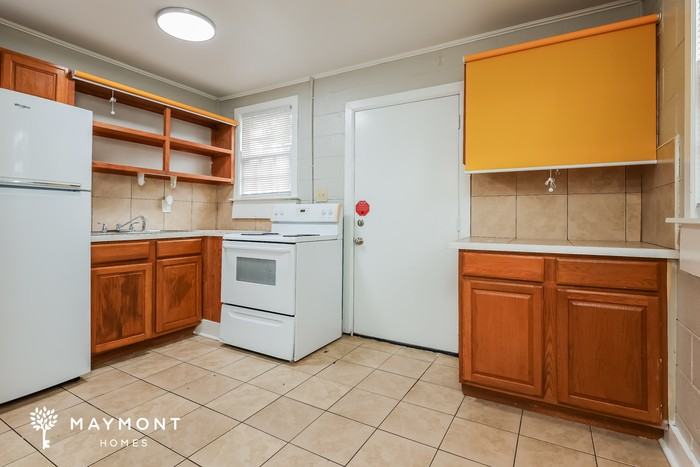 18 Line St #A - Photo 6 of 10