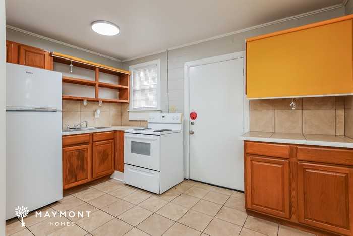 18 Line St #A - Photo 7 of 10