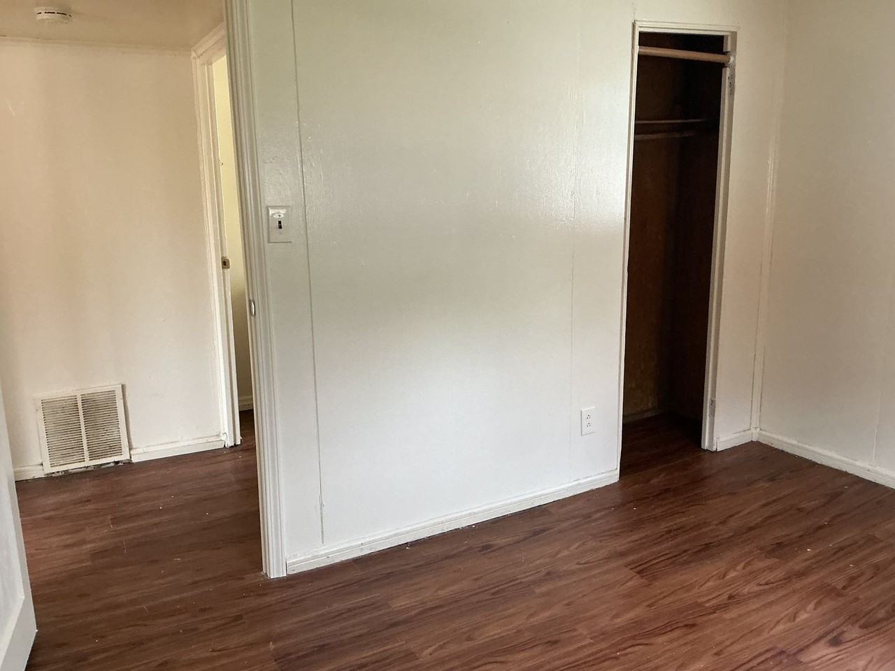 2832 W Carmen Ave - Photo 2 of 6
