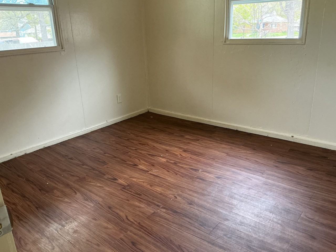 2832 W Carmen Ave - Photo 3 of 6