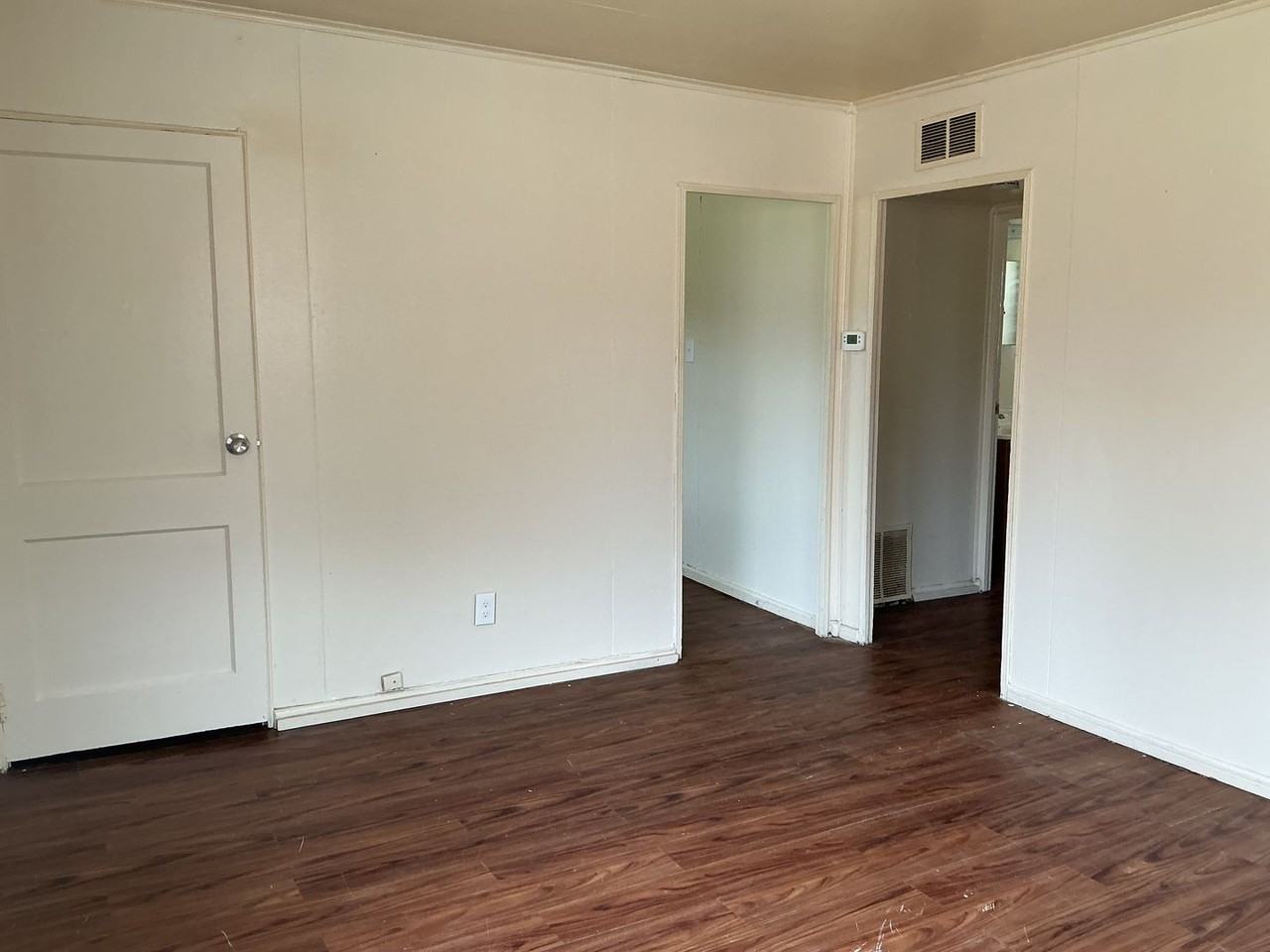 2832 W Carmen Ave - Photo 4 of 6