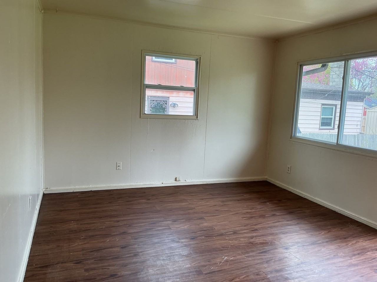 2832 W Carmen Ave - Photo 5 of 6