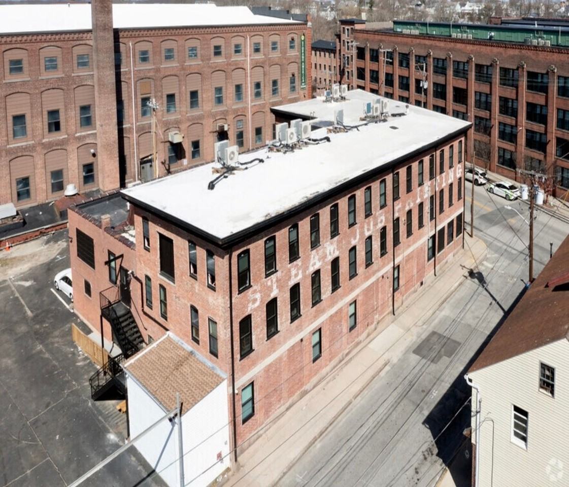 548 Roosevelt Avenue - Photo 2 of 22