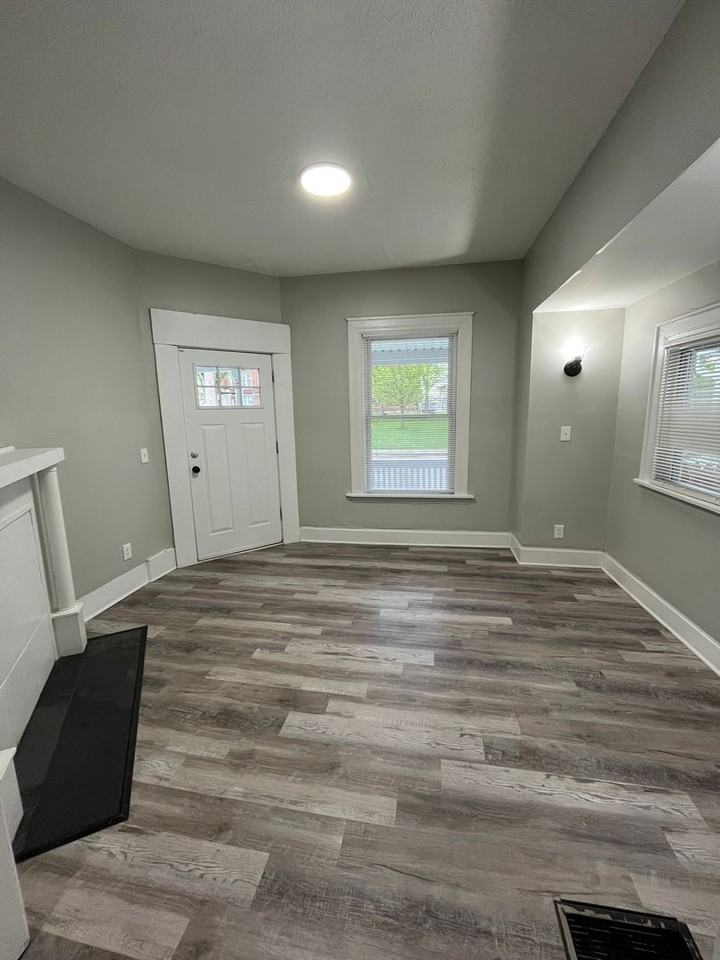 1175 Ann St - Photo 2 of 16