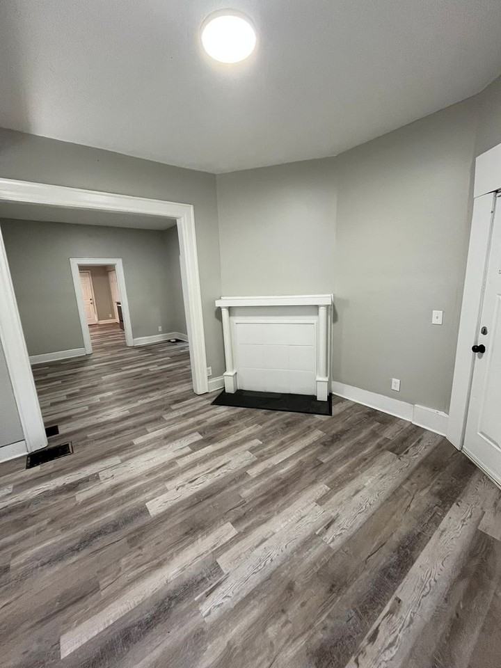 1175 Ann St - Photo 4 of 16