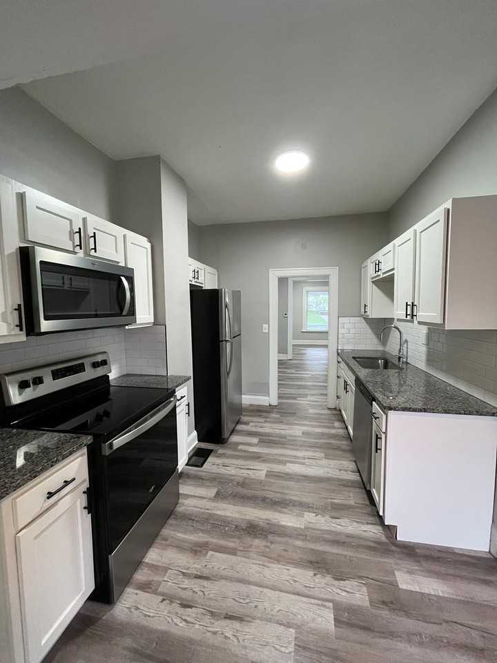 1175 Ann St - Photo 6 of 16