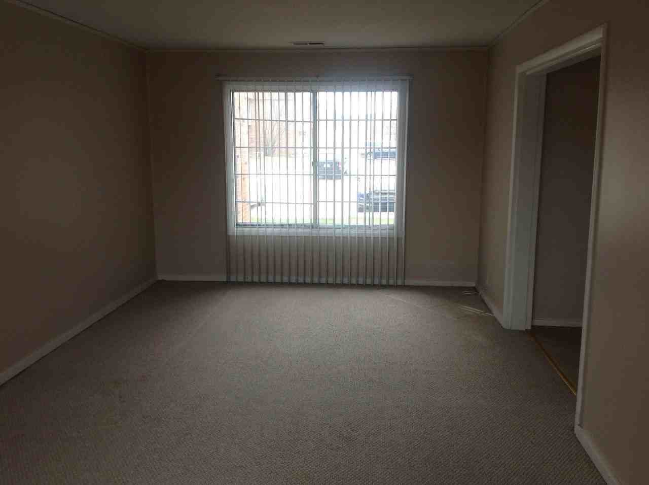 376 Riverbend Dr - Photo 2 of 12