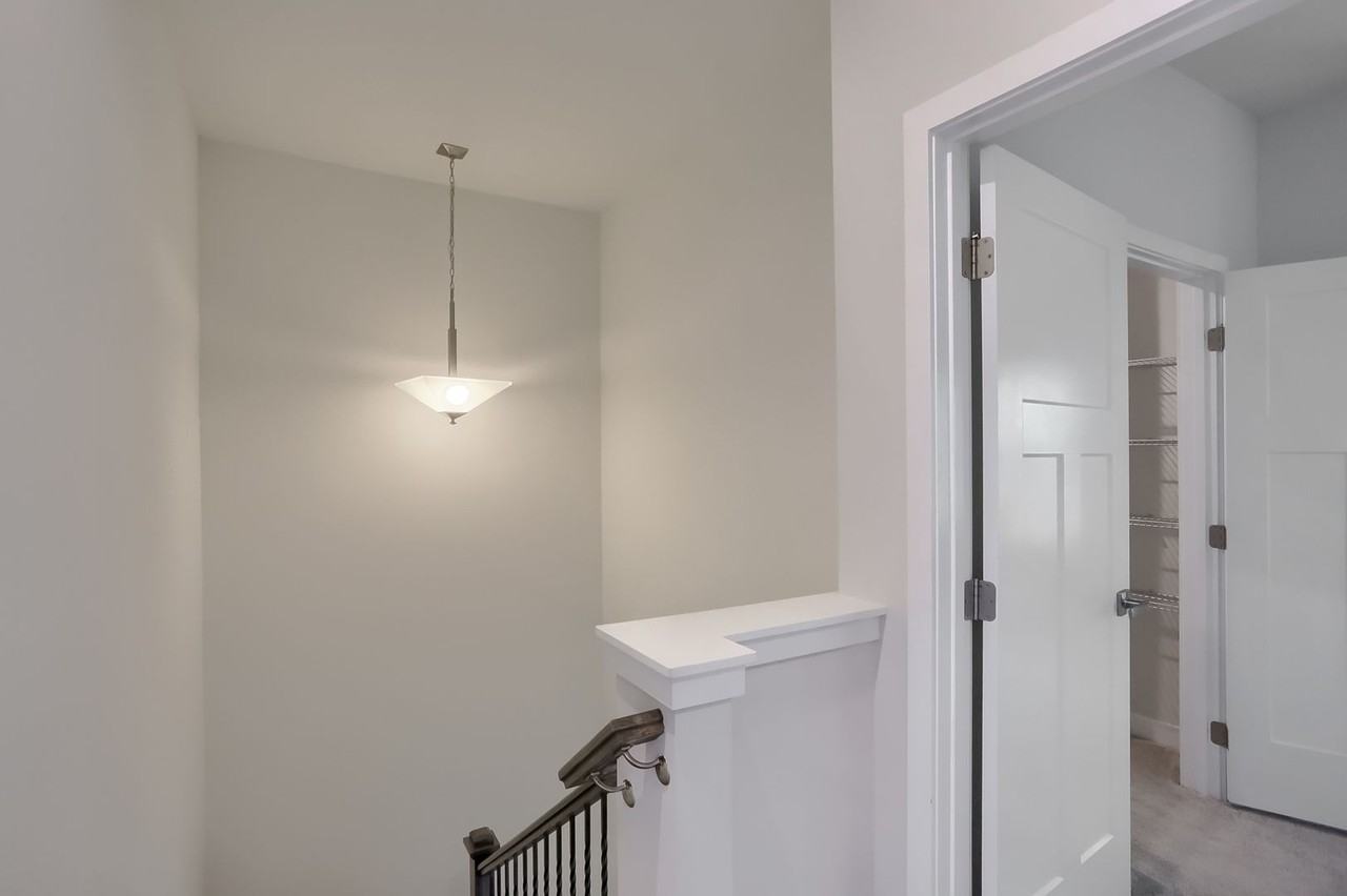 137 Moyer Hill Dr - Photo 2 of 43