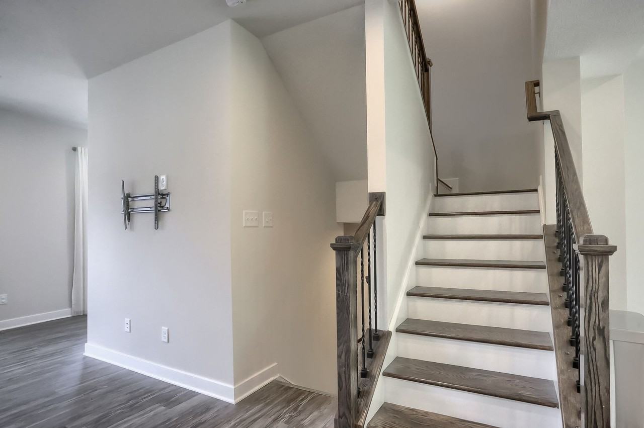 137 Moyer Hill Dr - Photo 7 of 43