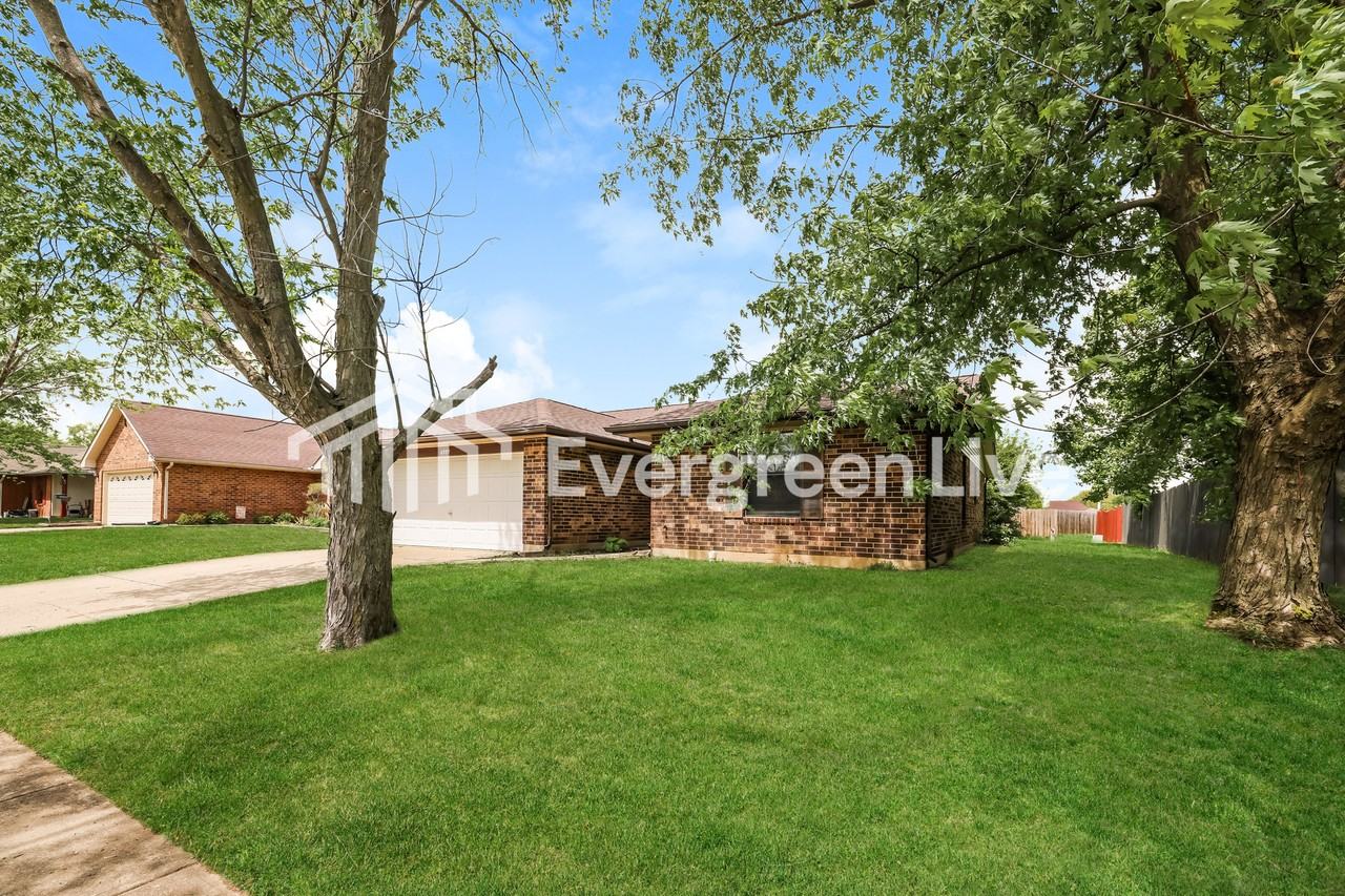 6397 Rolling Glen Dr - Photo 3 of 16