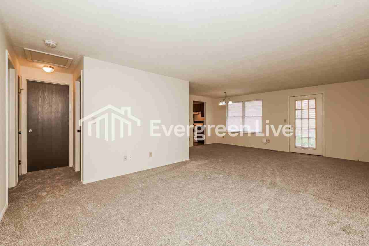 8688 Belle Chase Dr - Photo 3 of 15