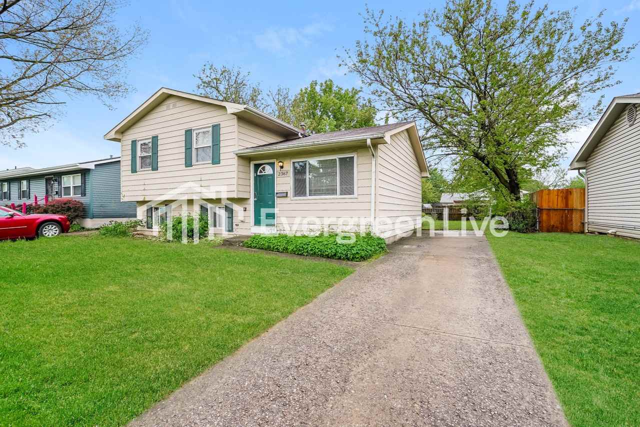 2367 Delavan Dr - Photo 2 of 15