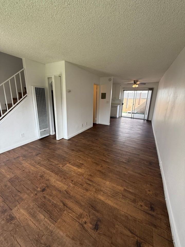 20810 Arline Ave #14 - Photo 3 of 8