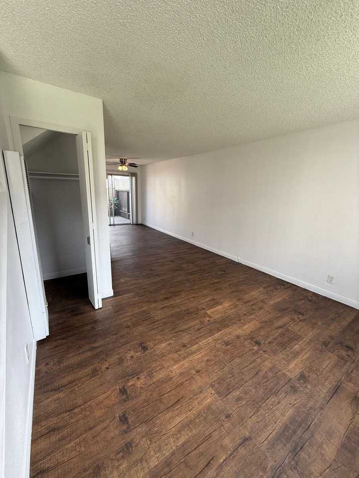 20810 Arline Ave #14 - Photo 4 of 8