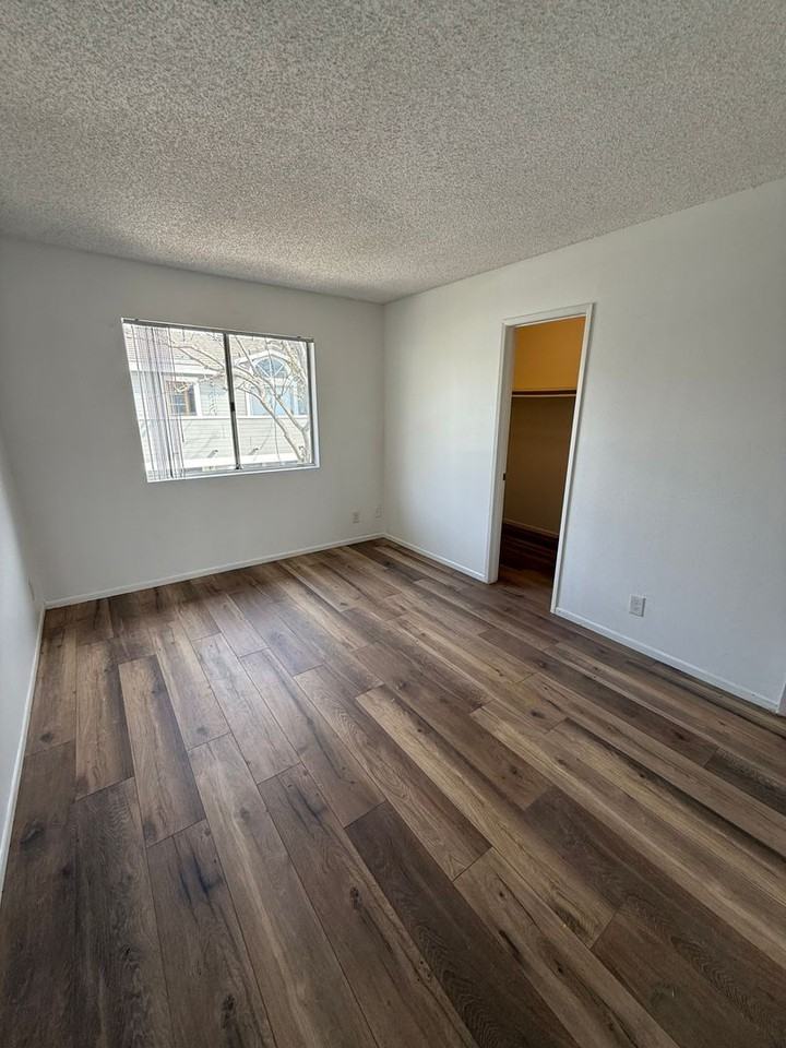 20810 Arline Ave #14 - Photo 6 of 8