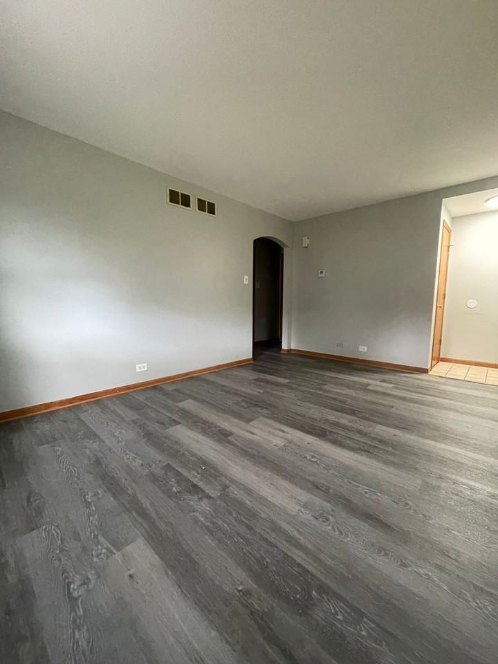 18050 School St - Photo 3 of 10