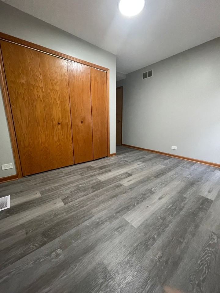 18050 School St - Photo 6 of 10