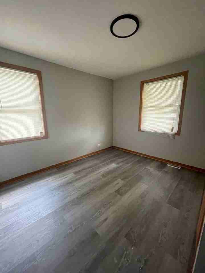 18050 School St - Photo 7 of 10