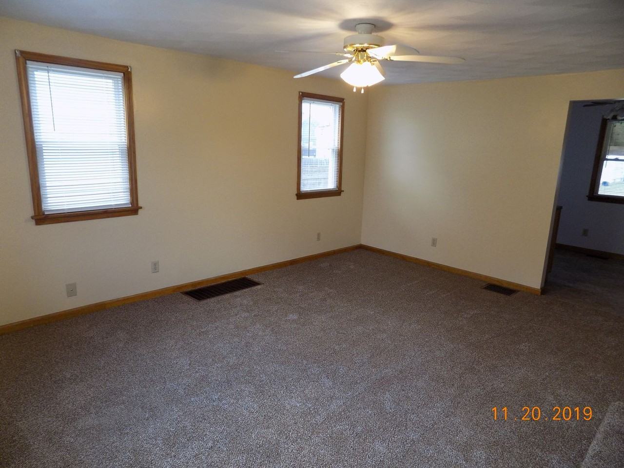 454 Albert St - Photo 3 of 12