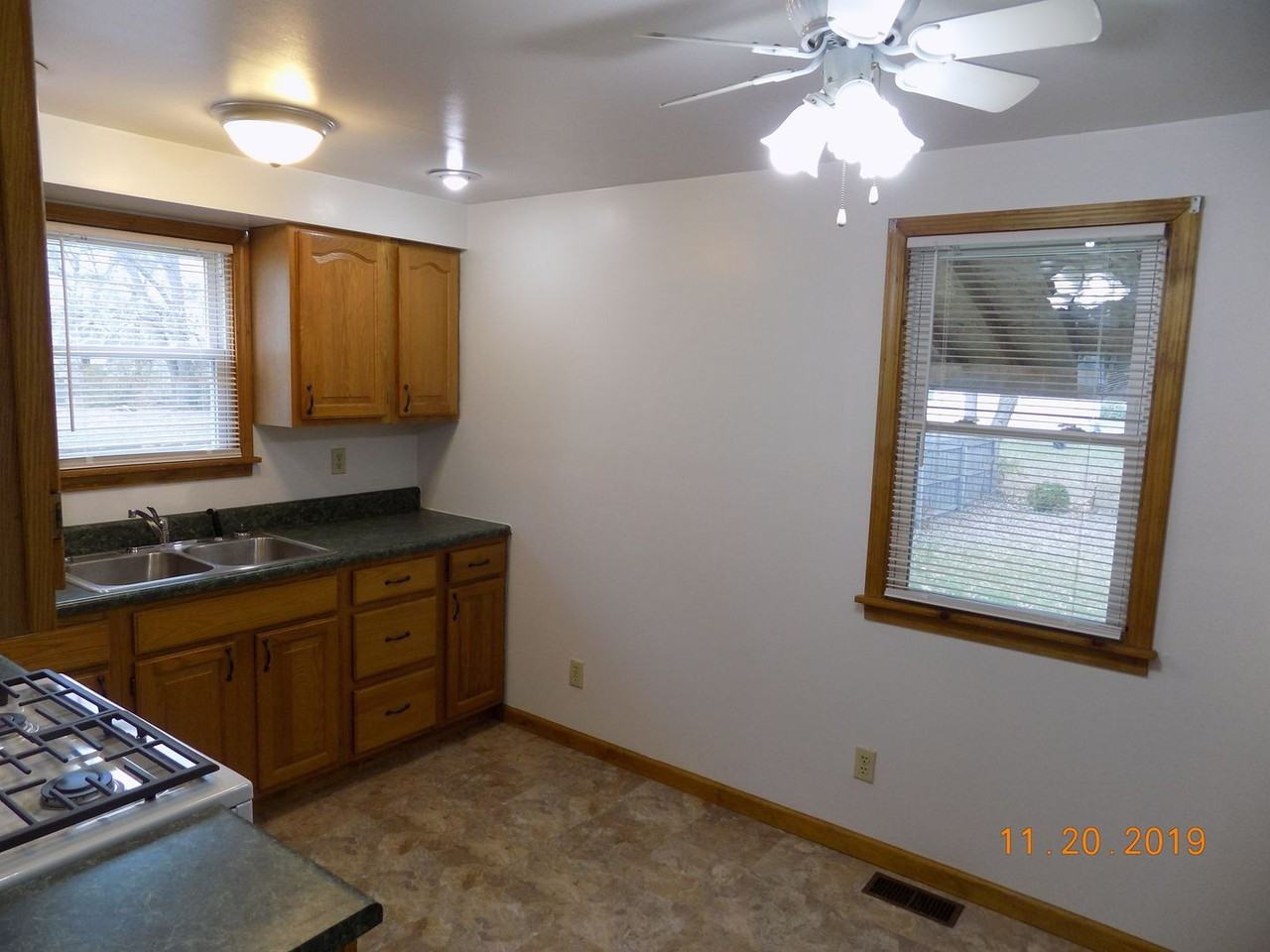 454 Albert St - Photo 5 of 12