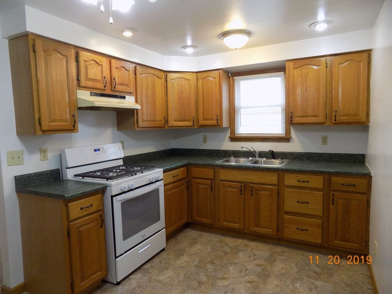 454 Albert St - Photo 6 of 12