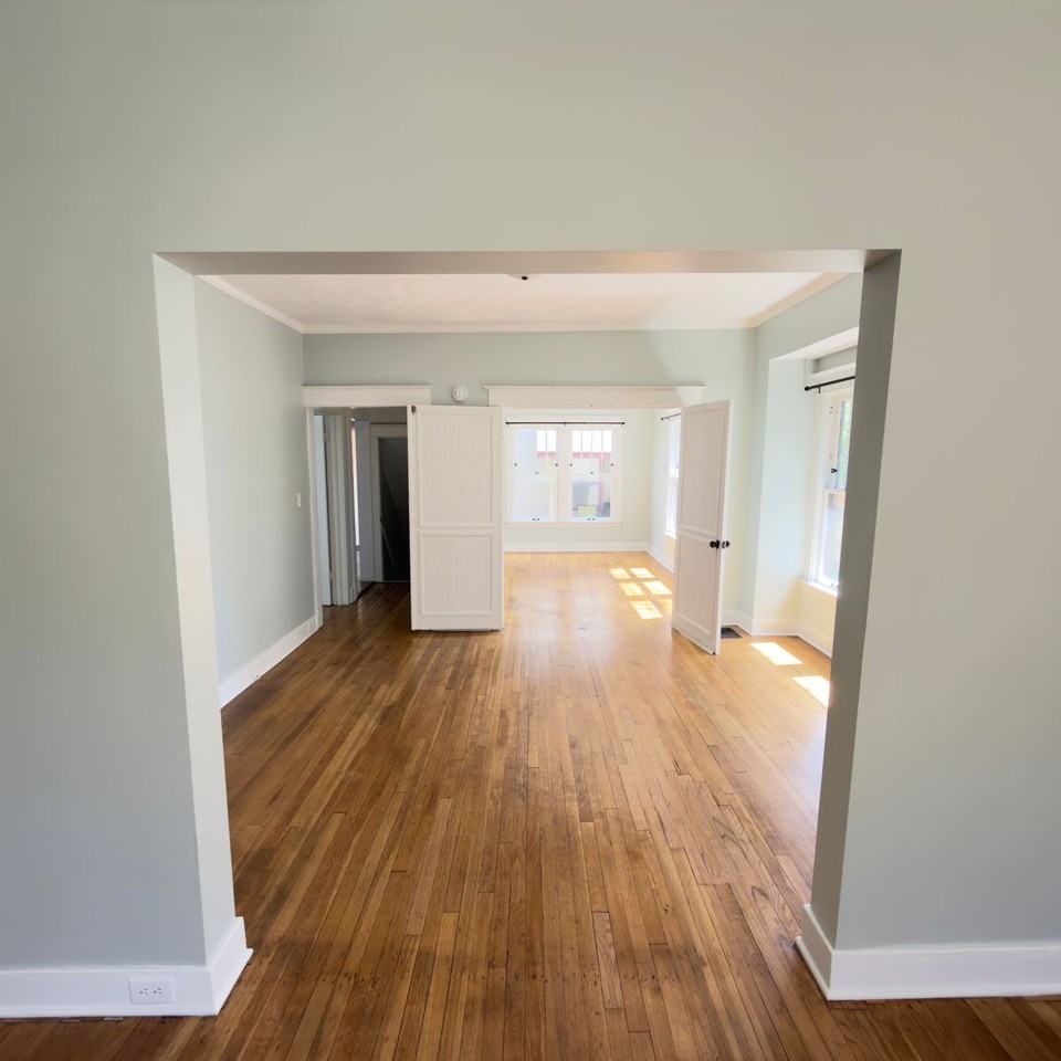 728 Fairview Ave Ne - Photo 5 of 7