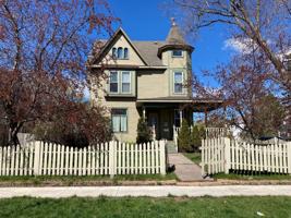 featured image of 1601 Baxter Ave