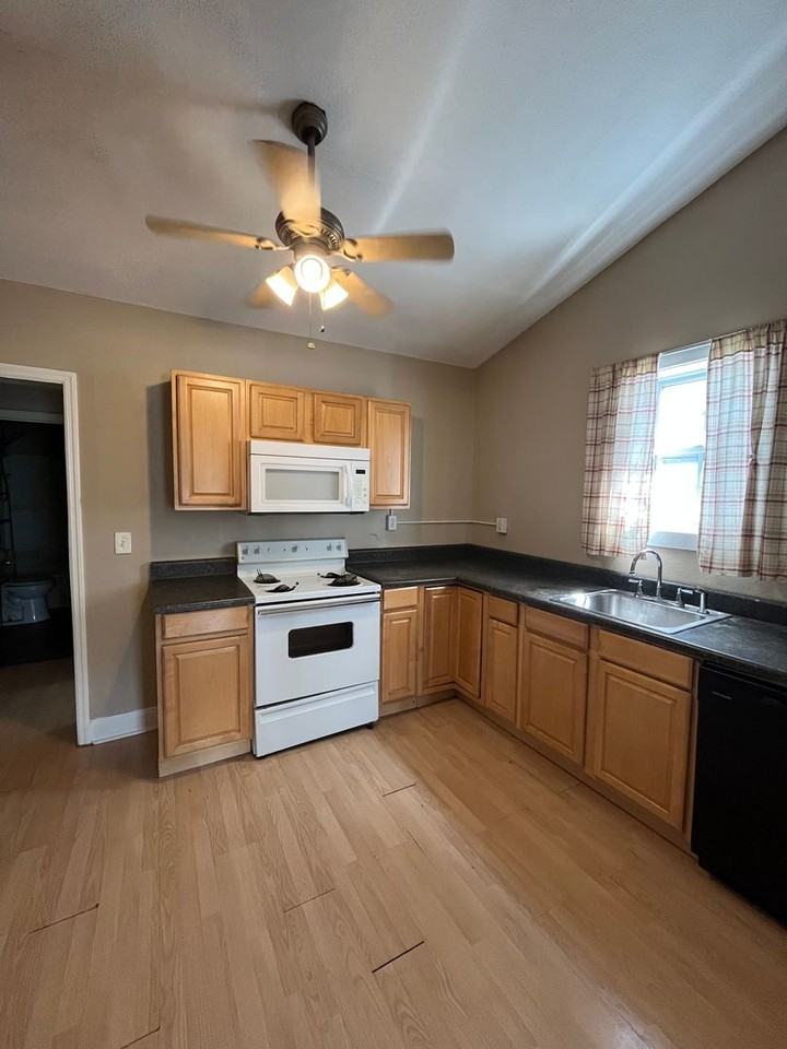 4604 Illinois Ave #B - Photo 2 of 9
