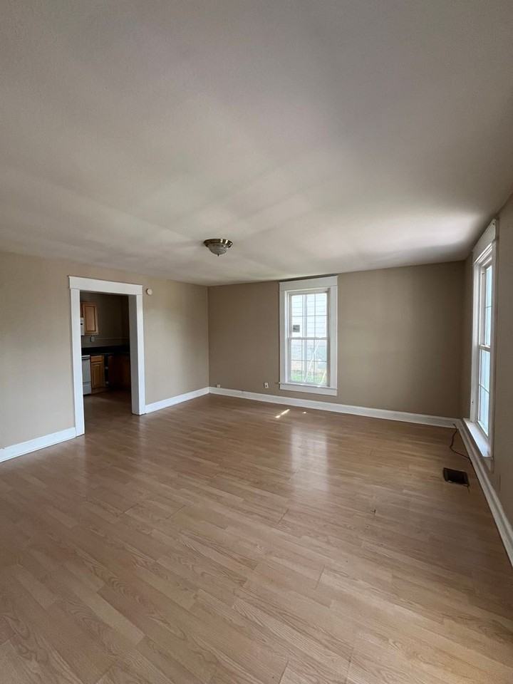 4604 Illinois Ave #B - Photo 5 of 9
