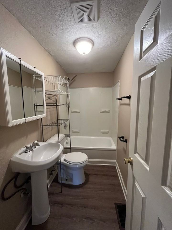 4604 Illinois Ave #B - Photo 7 of 9