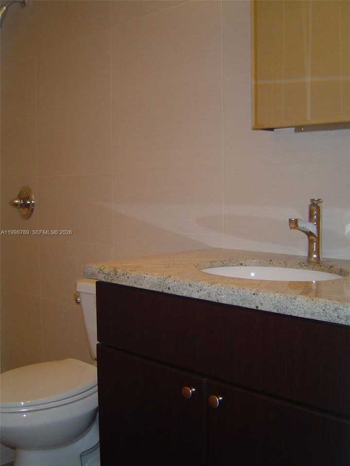 1153 Sw 13th St #NA - Photo 3 of 20